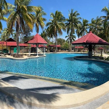Borneo Beach & Mangrove Resort Tuaran Luaran gambar